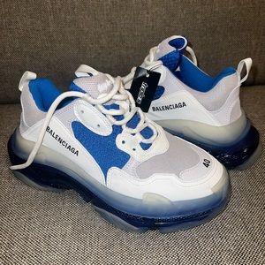 Balenciaga Men's Triple S Clear Sole Sneakers - White
Mens Size 7/Women 8.5-9